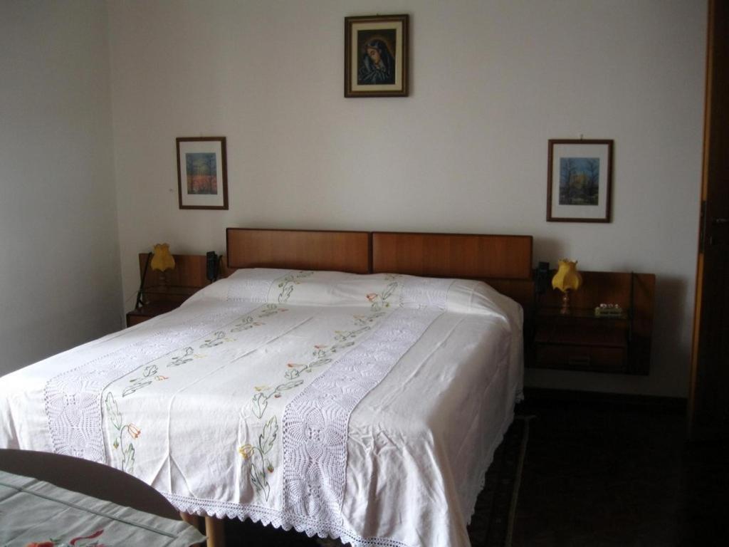 La Casa Dei Pini Bed & Breakfast Malnate Eksteriør bilde